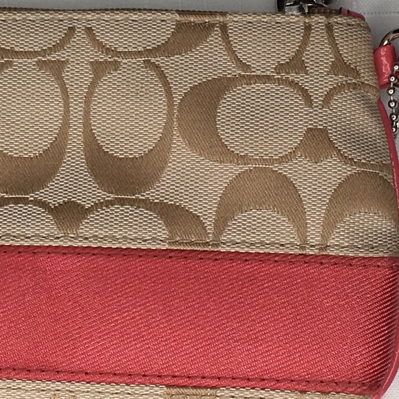 Coach Wristlet salmon pink with cream - Picture 5 of 6